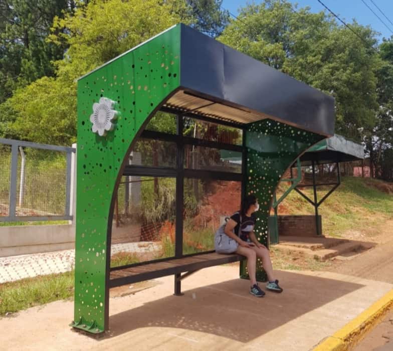 Se instalaron doce refugios con iluminación en Posadas