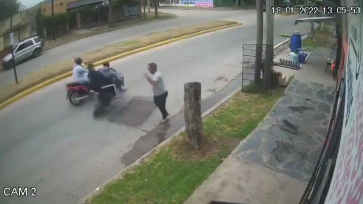 Comerciante evitó el robo de una moto con una reja