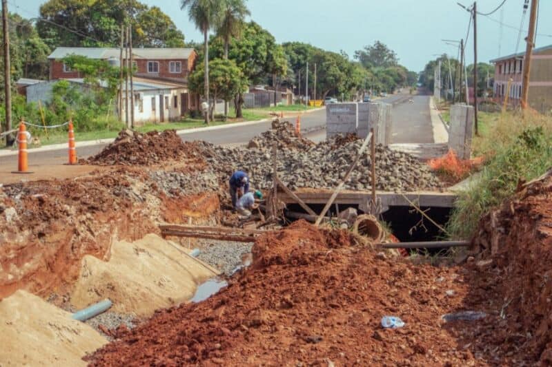 Stelatto inspeccionó avances de obra hidráulica que favorecerá a vecinos del barrio Apos y 1° de Mayo 6 12 - stelatto 3 - 11