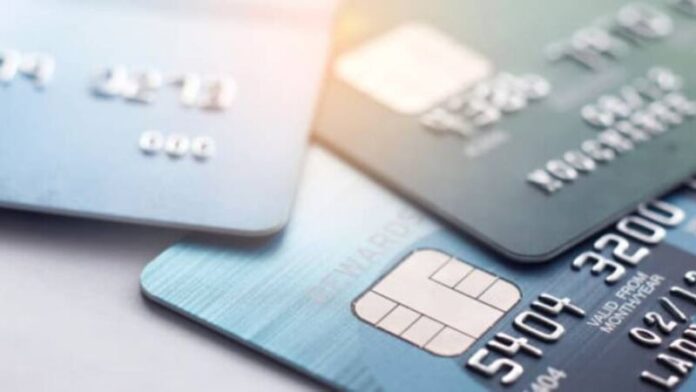Será más caro financiar las compras con tarjetas de crédito