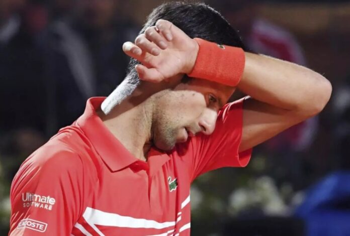 Djokovic apeló su expulsión, fue alojado en un hotel y Australia tomará una decisión el lunes