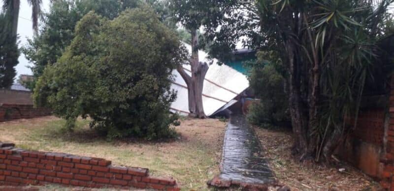 Las fuertes lluvias, vientos y caídas de granizos ocasionaron voladuras de techos en diferentes localidades