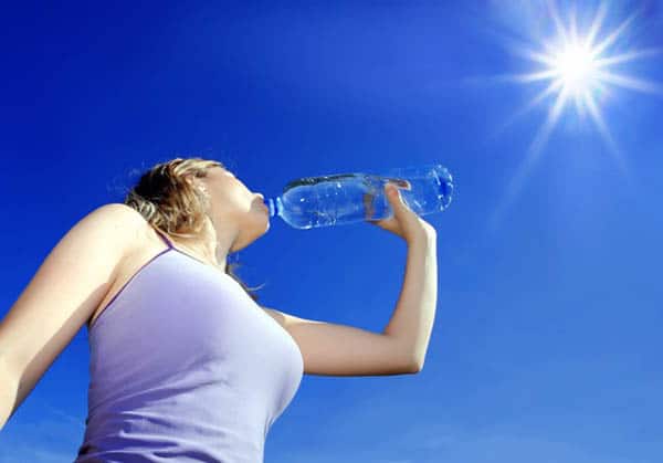 Consejos para evitar la deshidratación, el enemigo silencioso que afecta la salud durante la ola de calor