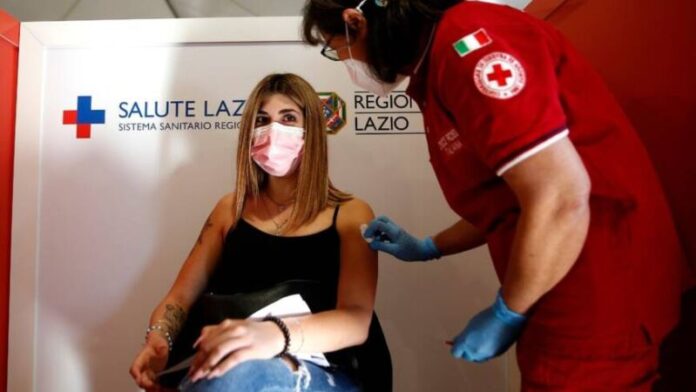 Italia obligará a los mayores de 50 años a vacunarse contra el Covid-19 y endurecerá las restricciones