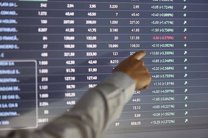 Bonos cayeron hasta 3% en medio de interna en el oficialismo por acuerdo con FMI