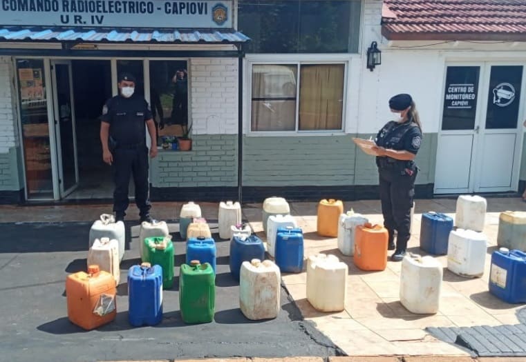 Secuestraron 30 bidones con combustible en Capioví