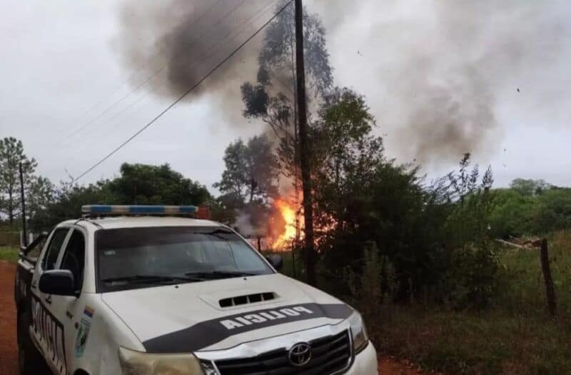 Detuvieron a dos jóvenes acusados de incendiar la vivienda de un vecino en Candelaria 1 2 - Incendio 2 - 1