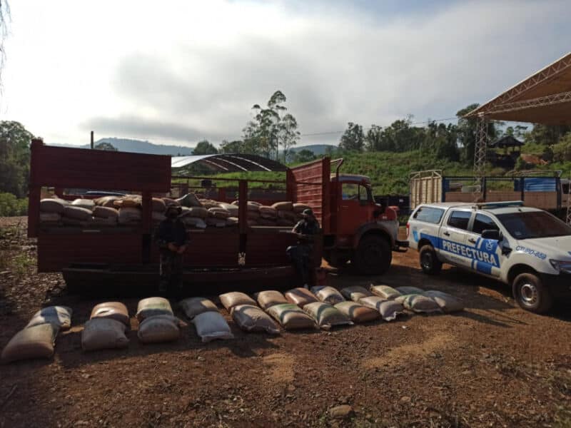 Golpe al contrabando en El Soberbio: prefectos secuestraron más de seis toneladas de soja