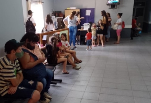 Continuarán los operativos de vacunación en los CAPS posadeños para garantizar el regreso seguro de las clases