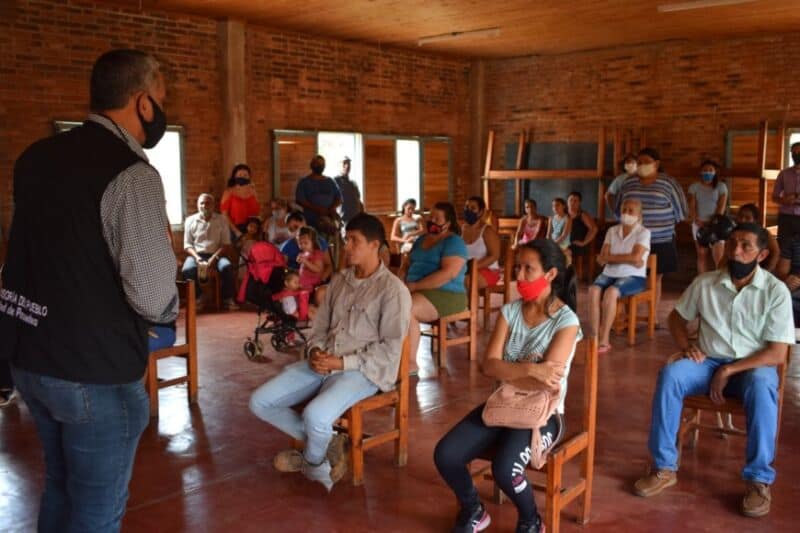El Defensor del Pueblo y vecinos de Cruz del Sur analizan los avances en proceso de regularización dominial