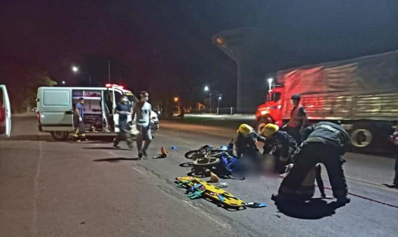 Motociclista falleció tras ser embestido por un automóvil