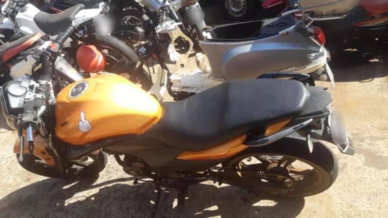Dos detenidos y una moto secuestrada de dudosa procedencia