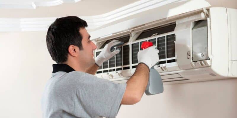 Qué es y cuáles son los síntomas de la legionella, la bacteria presente en los aires acondicionados