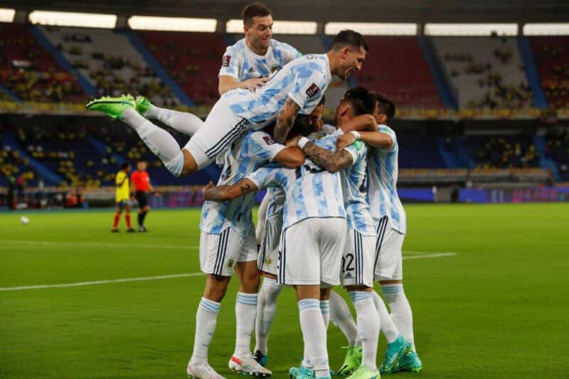 Cómo formará la Selección ante Colombia: los 11 de Scaloni para esta noche