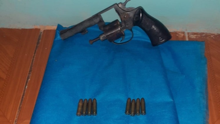 Detuvieron en Montecarlo a una mujer que amenazó de muerte a su marido con un revólver