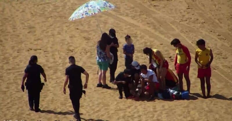 Guardavidas y policías trabajaron para asistir a una joven que se descompensó en una playa de Posadas