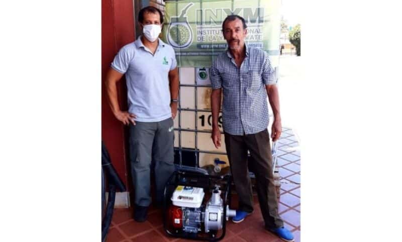 Nueva entrega de motobombas y tanques de agua para productores de cinco localidades