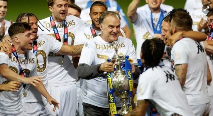 Jugadores de Leeds despidieron a Bielsa: "Gracias al hombre que cambió todo"