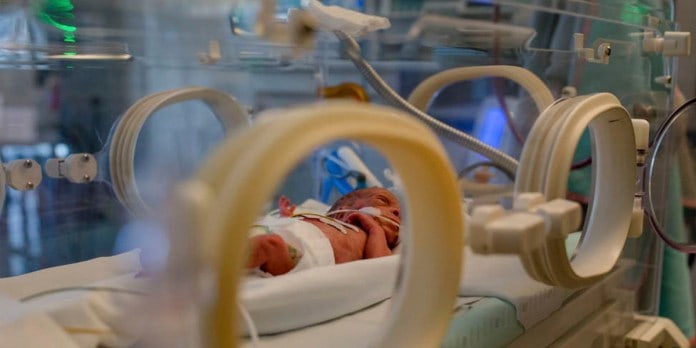 Conmoción en Brasil: murió un bebé con coronavirus a la espera de una cama en un hospital