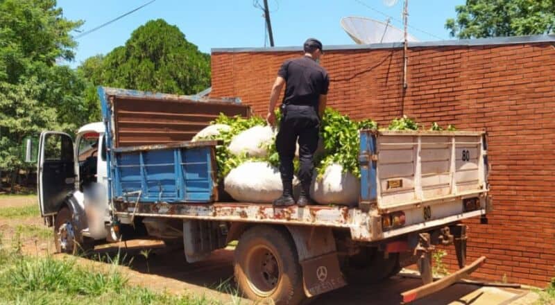 Interceptaron en Campo Grande un camión con ponchadas de yerba mate robada: hay un detenido