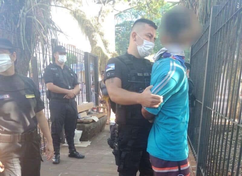 Posadas: amenazó con golpear a un empleado municipal con un hierro en la plaza 9 de Julio y terminó detenido