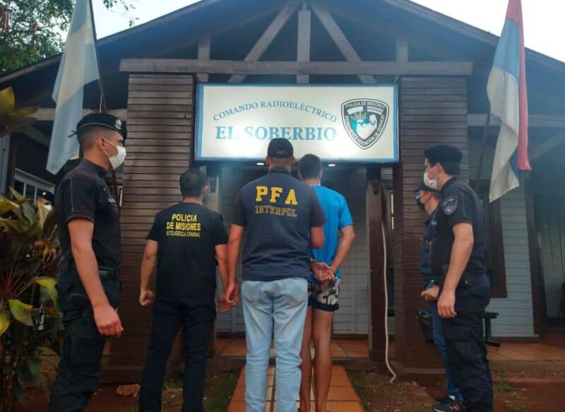 El Soberbio: atraparon a un joven que tenía pedido de captura por tráfico de drogas y era buscado por la Interpol
