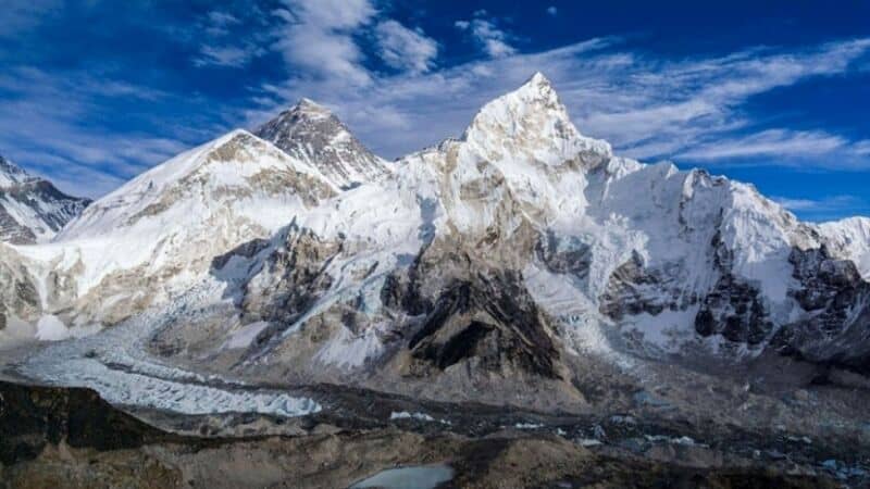 El mayor glaciar del Everest se derrite rápidamente por el cambio climático