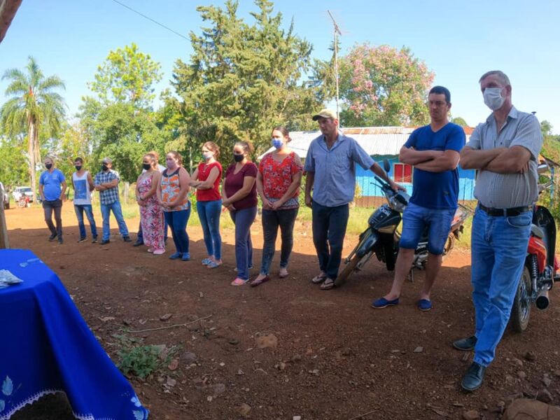 El IFAI entregó insumos y firmó convenio en el municipio de Caá Yarí 3 6 - firma convenio Ifai 4 - 5