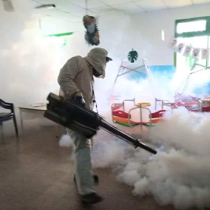 Previo al inicio de clases, comienzan a fumigar las escuelas posadeñas