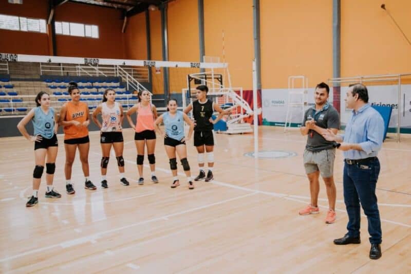 El Gobernador visitó a “Las Brujas” que representarán a Misiones en el Torneo Nacional de Vóley Liga A2