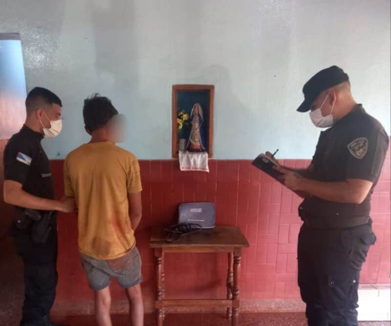 Simularon una compra y detuvieron a un joven que sustrajo una netbook de un departamento