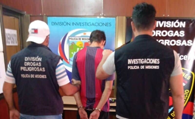 Atraparon a un joven captado por las cámaras de un local de San Vicente cuando sustrajo un celular