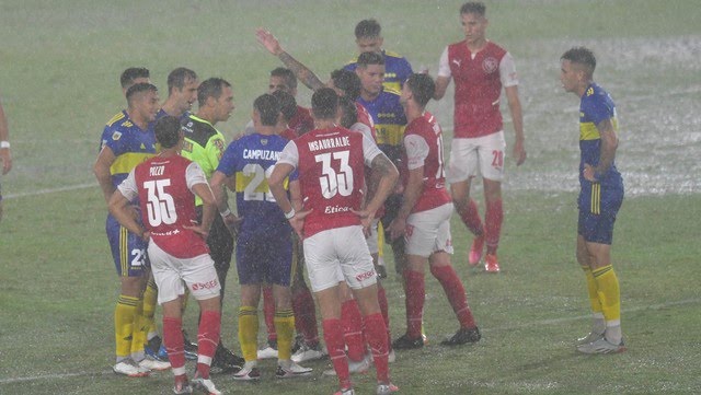 Independiente y Boca empataron en un clásico afectado por la lluvia