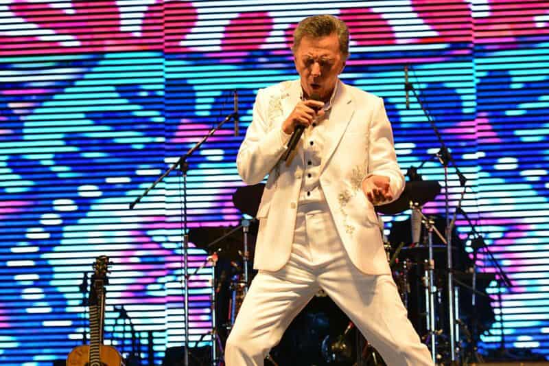 Clubes de Abuelos de todo Misiones se preparan el show de Palito Ortega