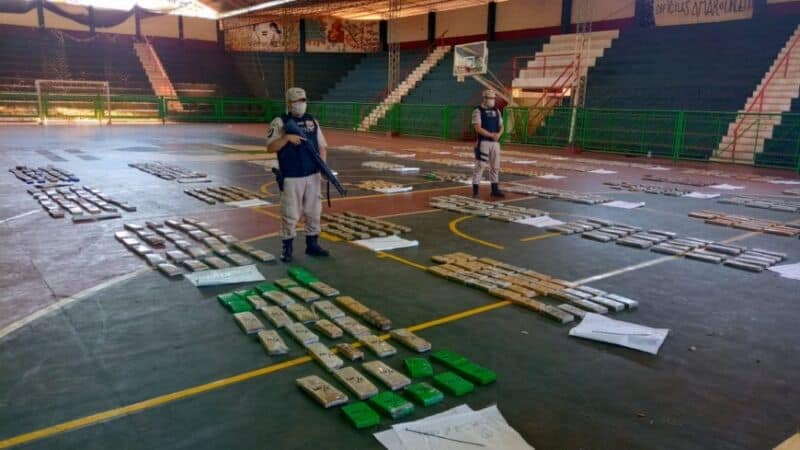 Golpe al narcotráfico: incautaron casi dos toneladas de marihuana en Eldorado y Puerto Libertad 2 4 - prefectura2 - 3