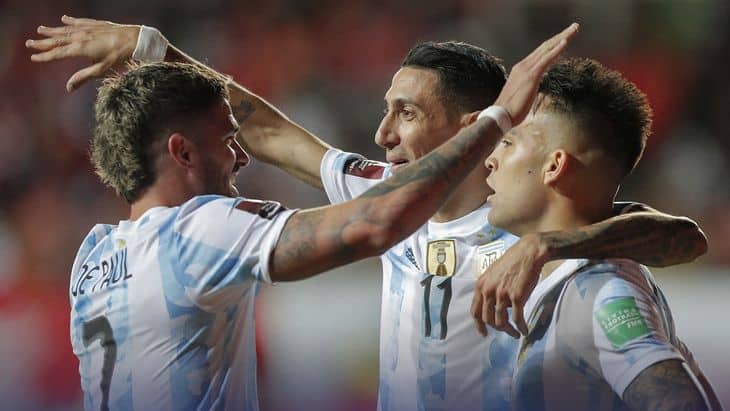 Argentina, con muchas bajas, defiende hoy su invicto ante una urgida Colombia