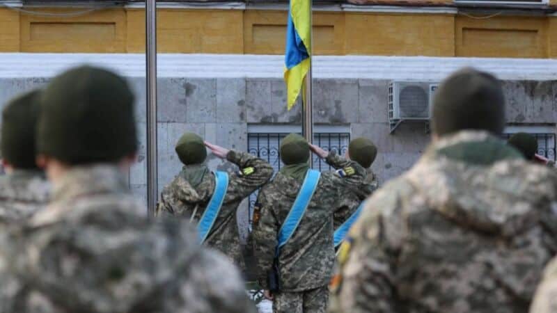 Tensión: Ucrania moviliza a reservistas y pide a sus ciudadanos salir de Rusia