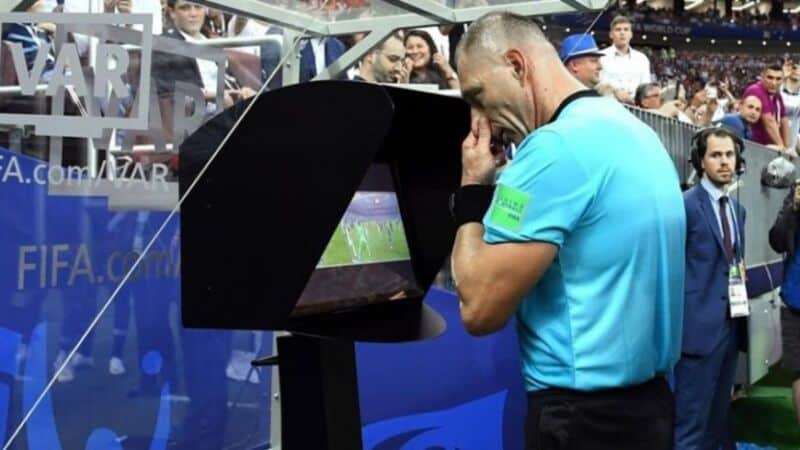El VAR tendría fecha de debut en el fútbol argentino