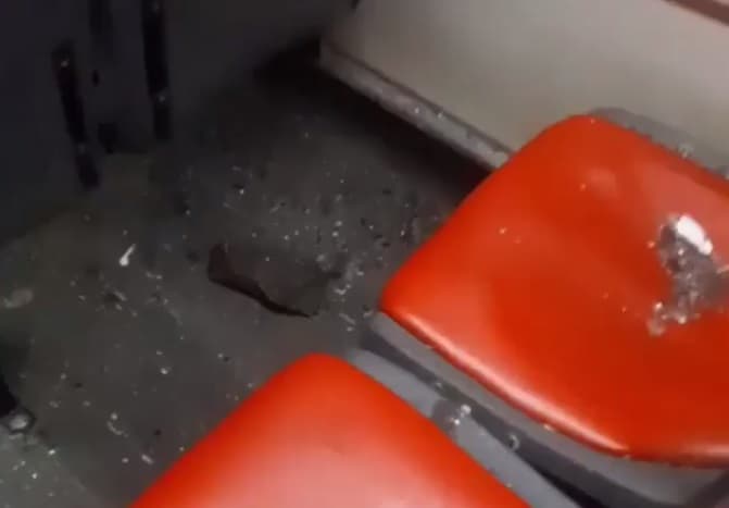 Colectivo urbano de Posadas sufrió un ataque a pedradas: varios heridos