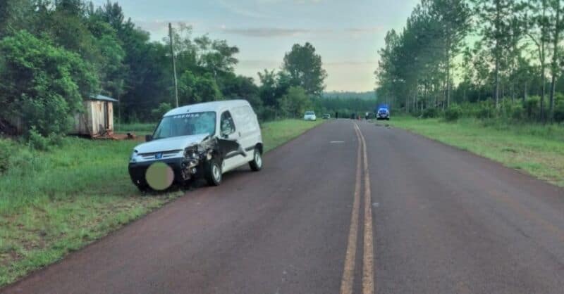Accidente fatal en Alba Posse: motociclista murió tras chocar con una camioneta sobre la ruta 2