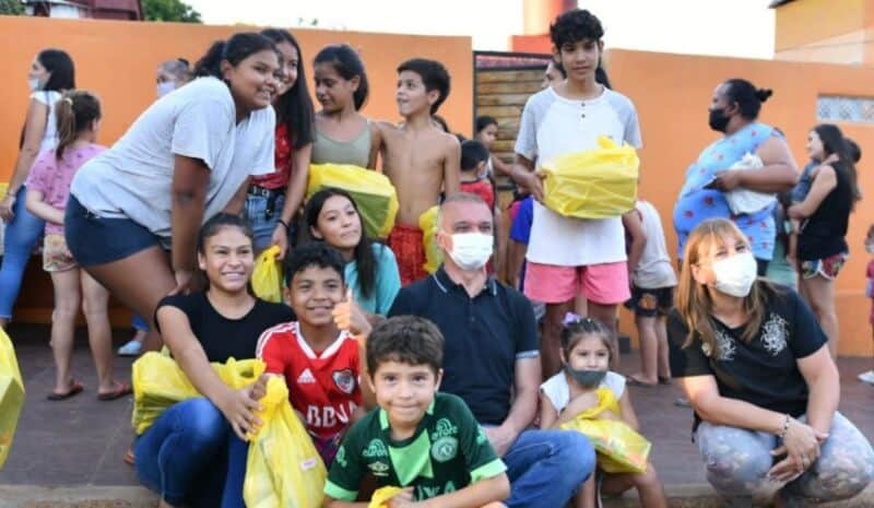 Entregaron útiles escolares a niños en un merendero posadeño