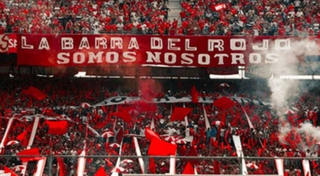 Hinchas y socios de Independiente denuncian apriete de barras