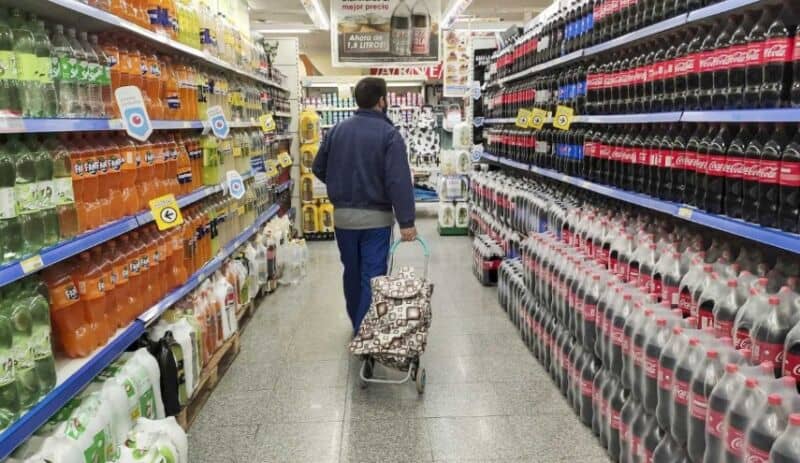 Economistas estiman que la inflación de febrero alcanzaría el 4% en Argentina