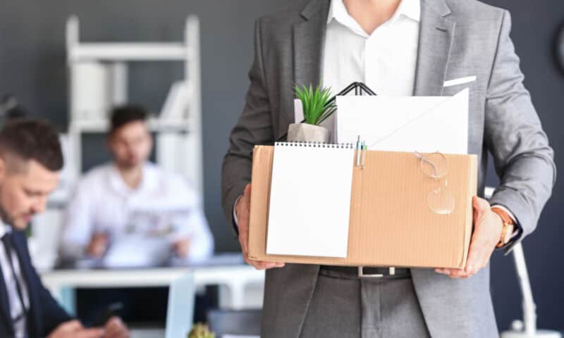 ¿Qué motiva a que las personas renuncien a sus trabajos y dejen sus carreras establecidas?