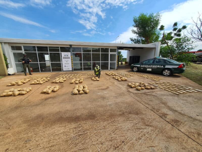 Gendarmes decomisaron más de 200 kilos de marihuana en el ingreso a Misiones y aprehendieron a un hombre