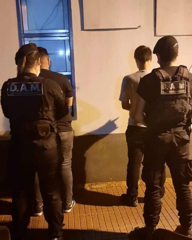 Recuperaron una moto y detuvieron a sus ocupantes en Posadas 5 10 - WhatsApp Image 2022 03 10 at 09.23.29 - 9