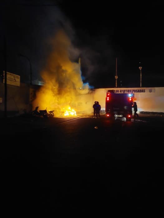 Incendiaron seis motos frente a un club deportivo: buscan a los responsables del hecho
