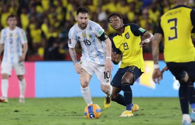 A la Argentina se le escapó el triunfo en el final y terminó igualando con Ecuador