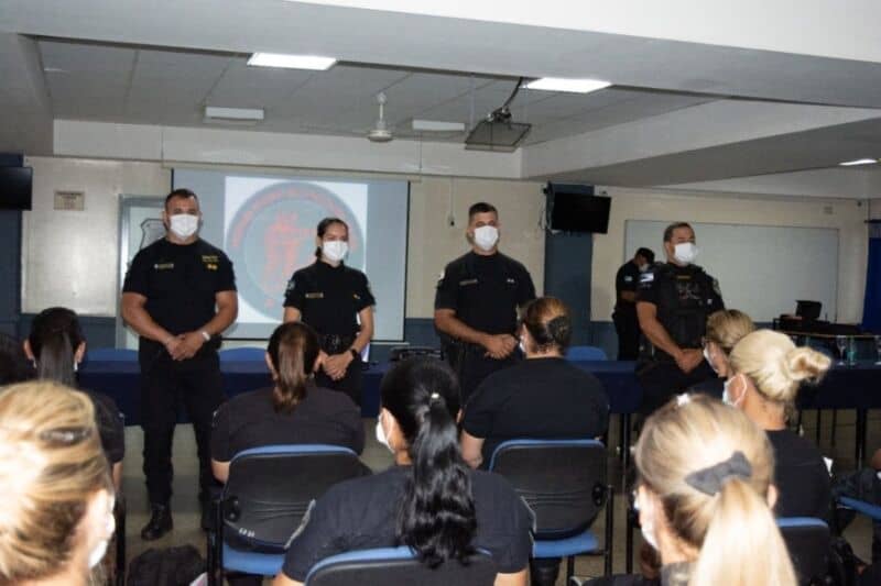 Comenzó el taller de actualización de manejo de armas destinado al personal policial femenino 10 20 - curso 4 - 19