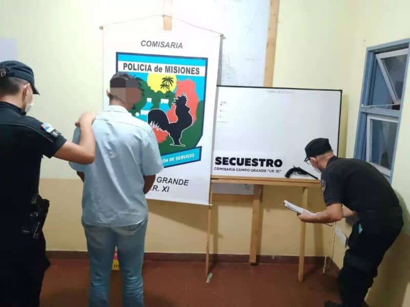Detuvieron a un joven que ofrecía un arma ilegal a través de una red social en Aristóbulo del Valle